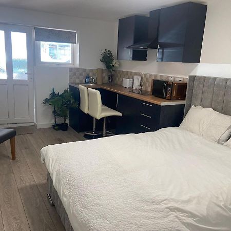 Brand New Studio Apartment With Beautiful Kitchen-Close To Liverpool City Centre 외부 사진