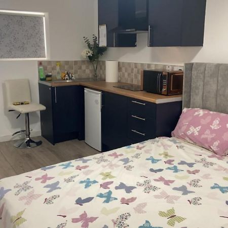 Brand New Studio Apartment With Beautiful Kitchen-Close To Liverpool City Centre 외부 사진
