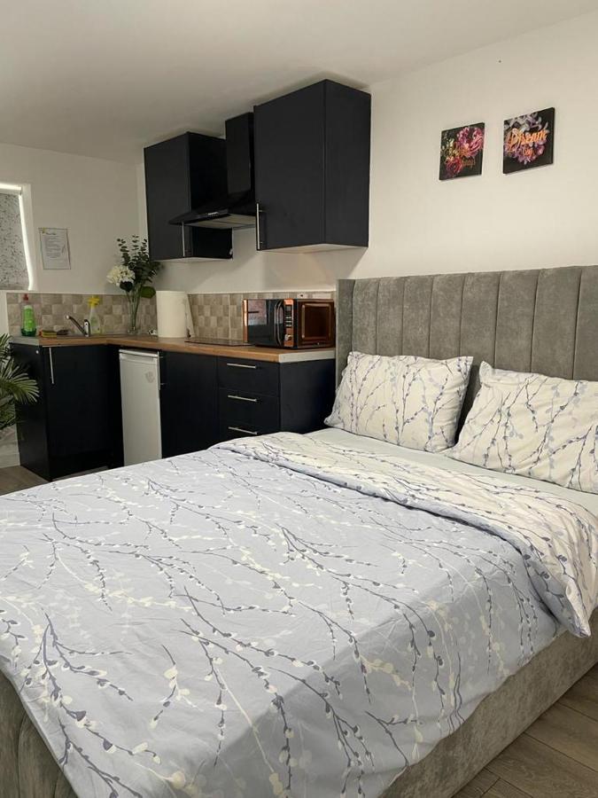 Brand New Studio Apartment With Beautiful Kitchen-Close To Liverpool City Centre 외부 사진